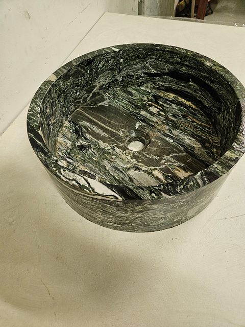 Image 2/12