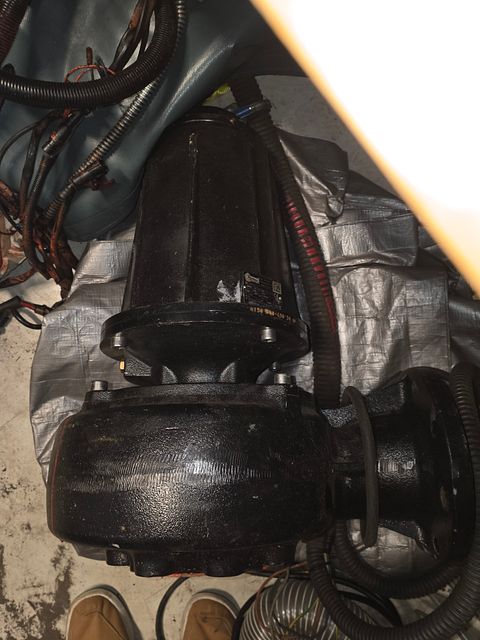 Image 1/8