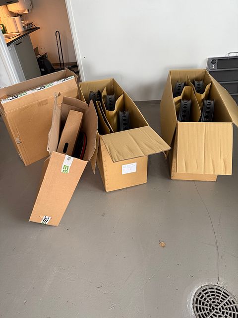 Image 1/18