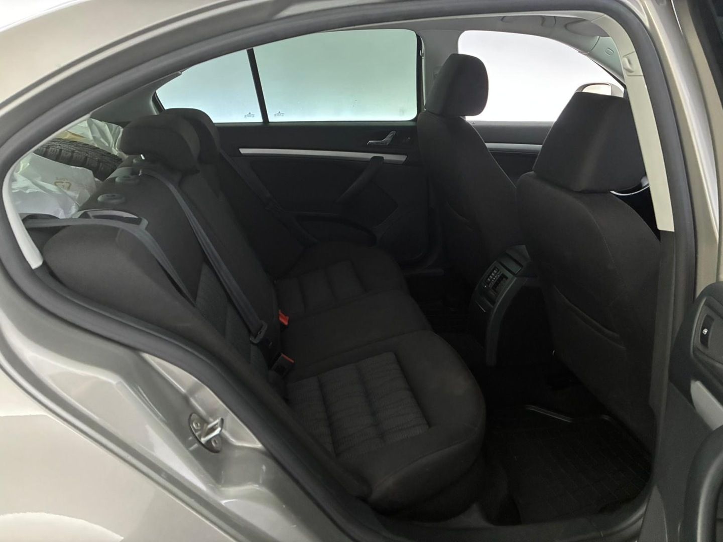 Image 13/40