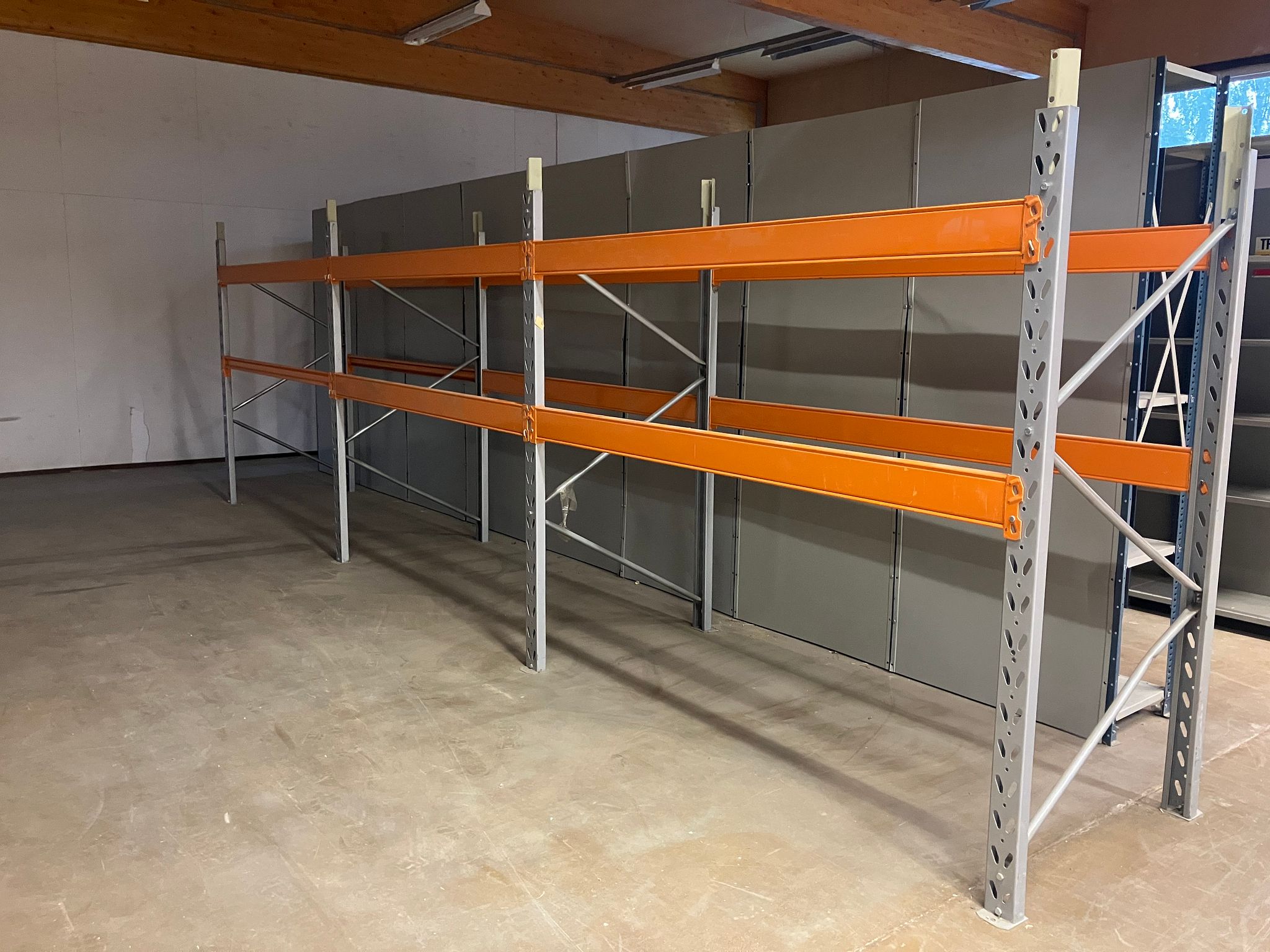 Image 4/4