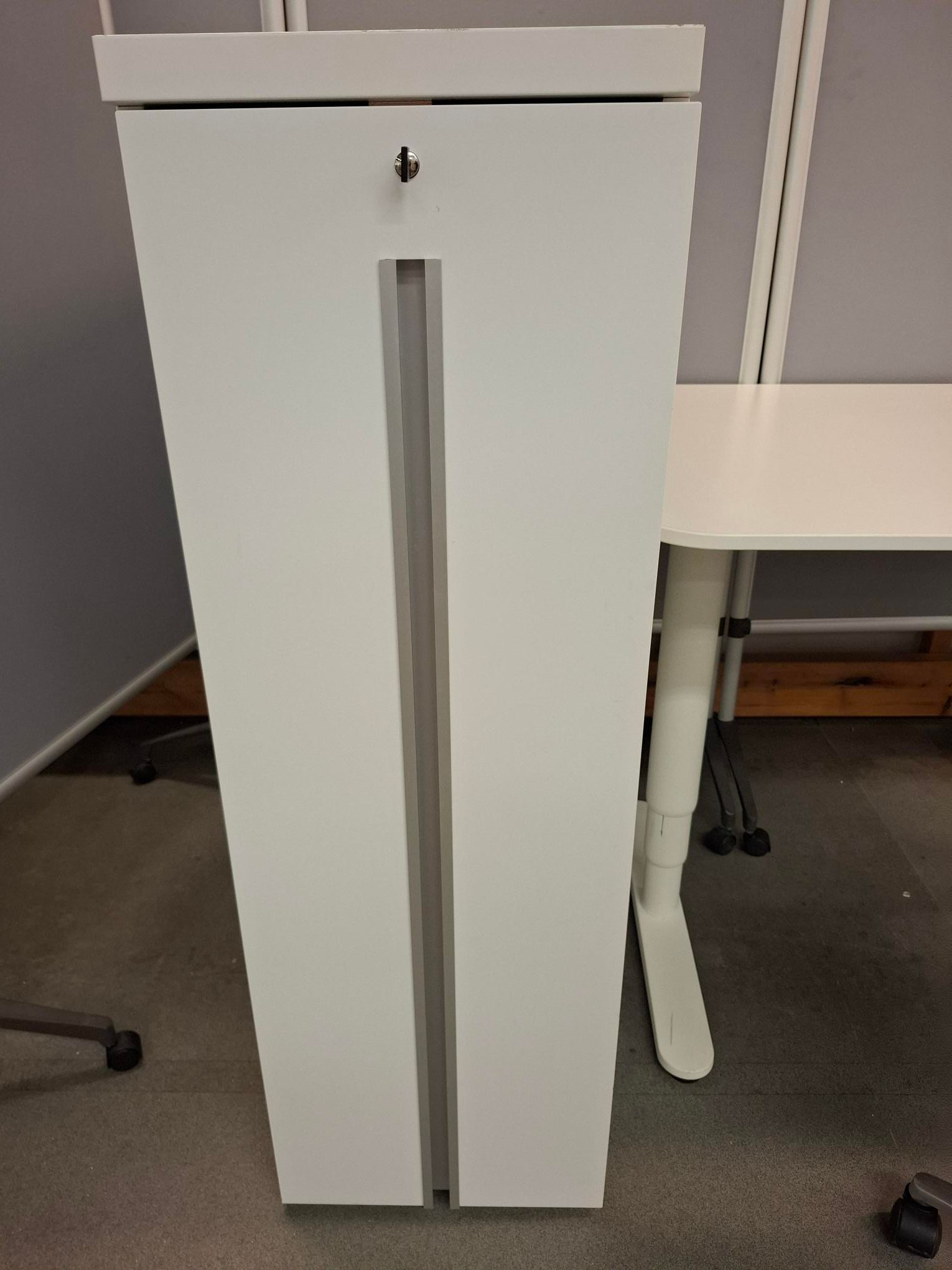 Image 8/10