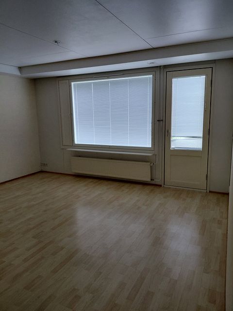 Image 4/15