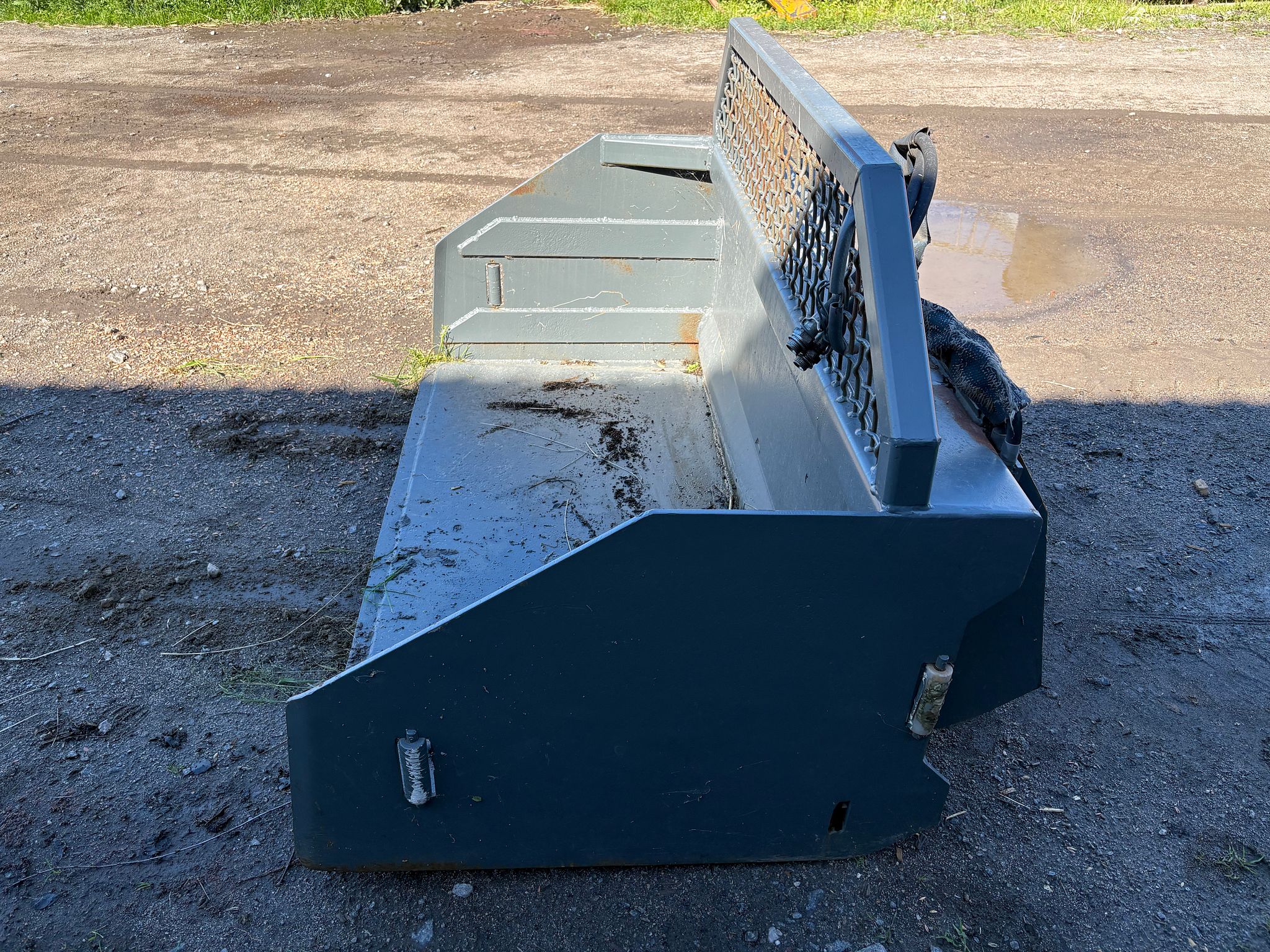 Image 3/8