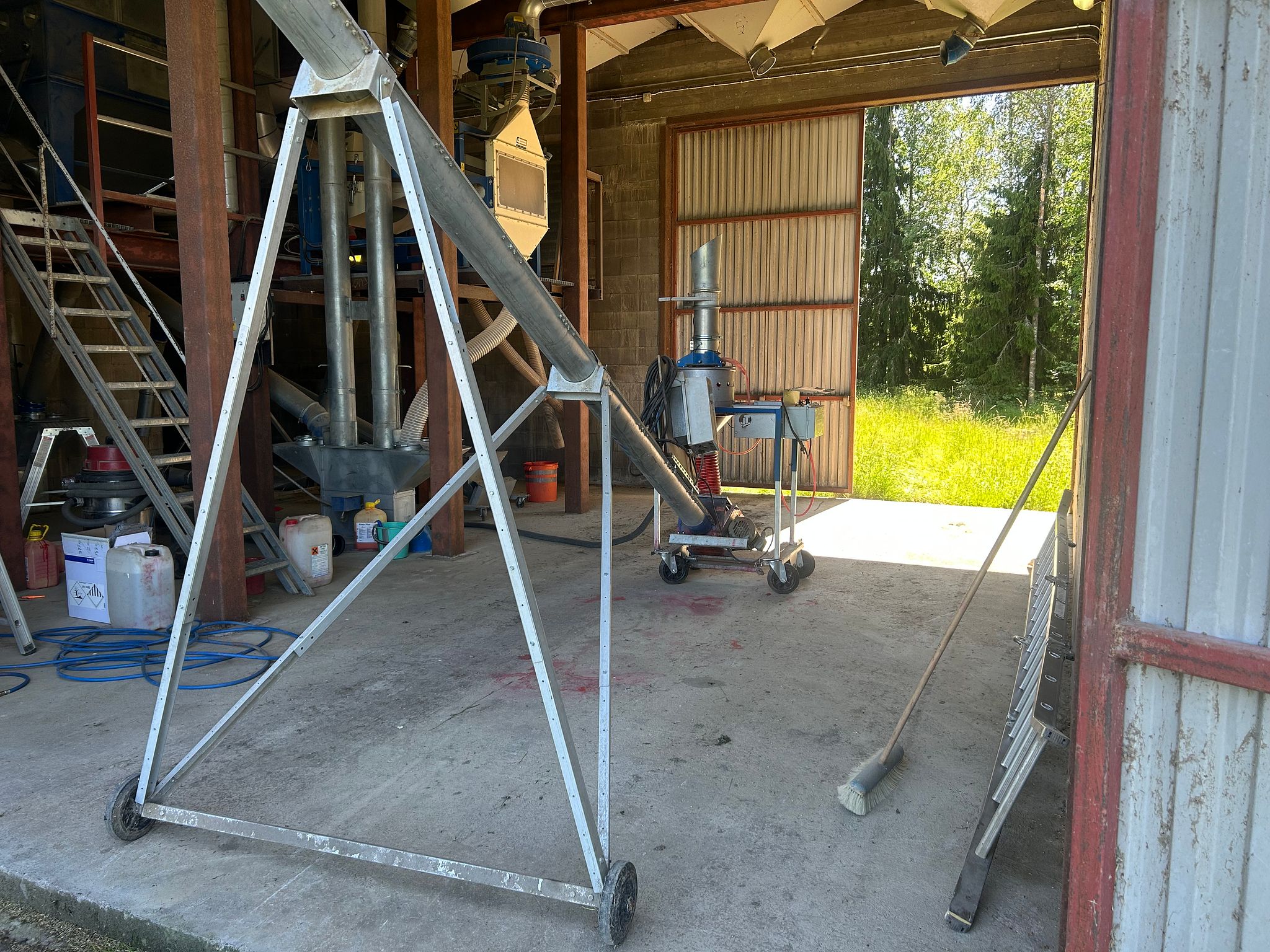 Image 2/8
