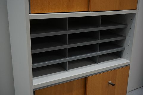 Image 4/8