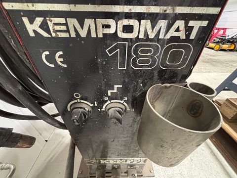 Image 4/8