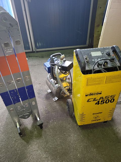 Image 1/2
