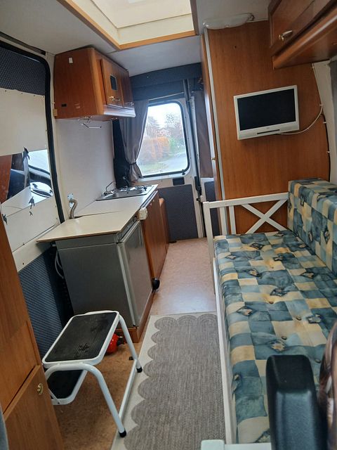 Image 11/19