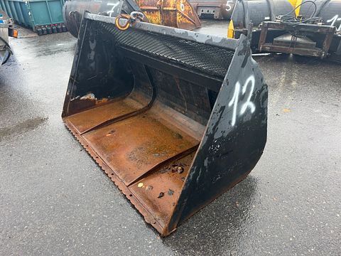 Image 4/8