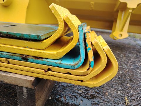 Image 2/4