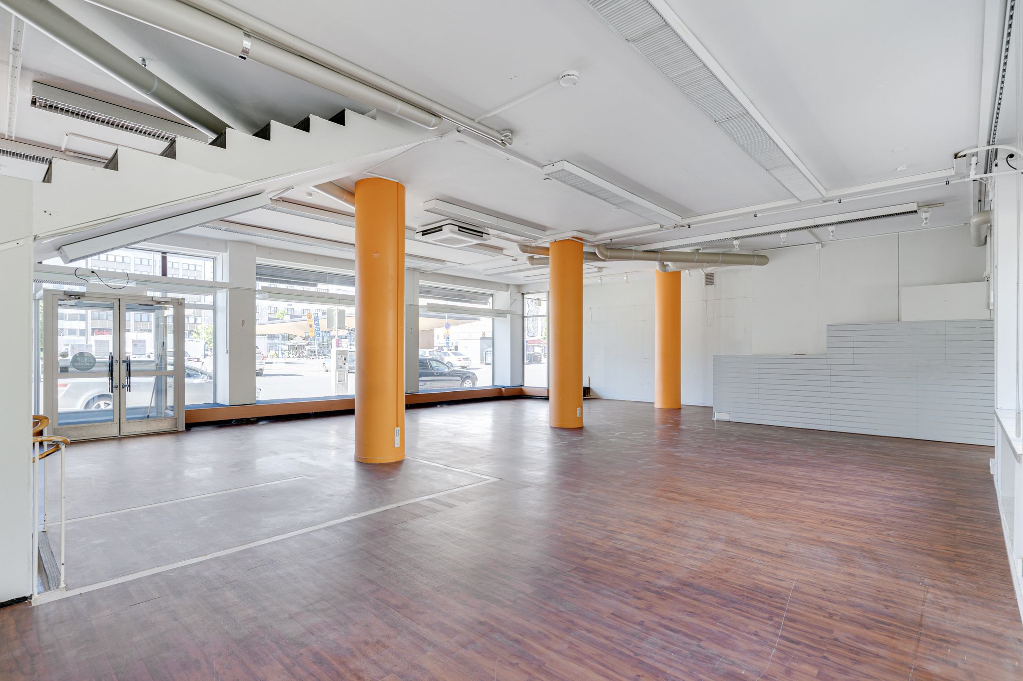 Image 7/15