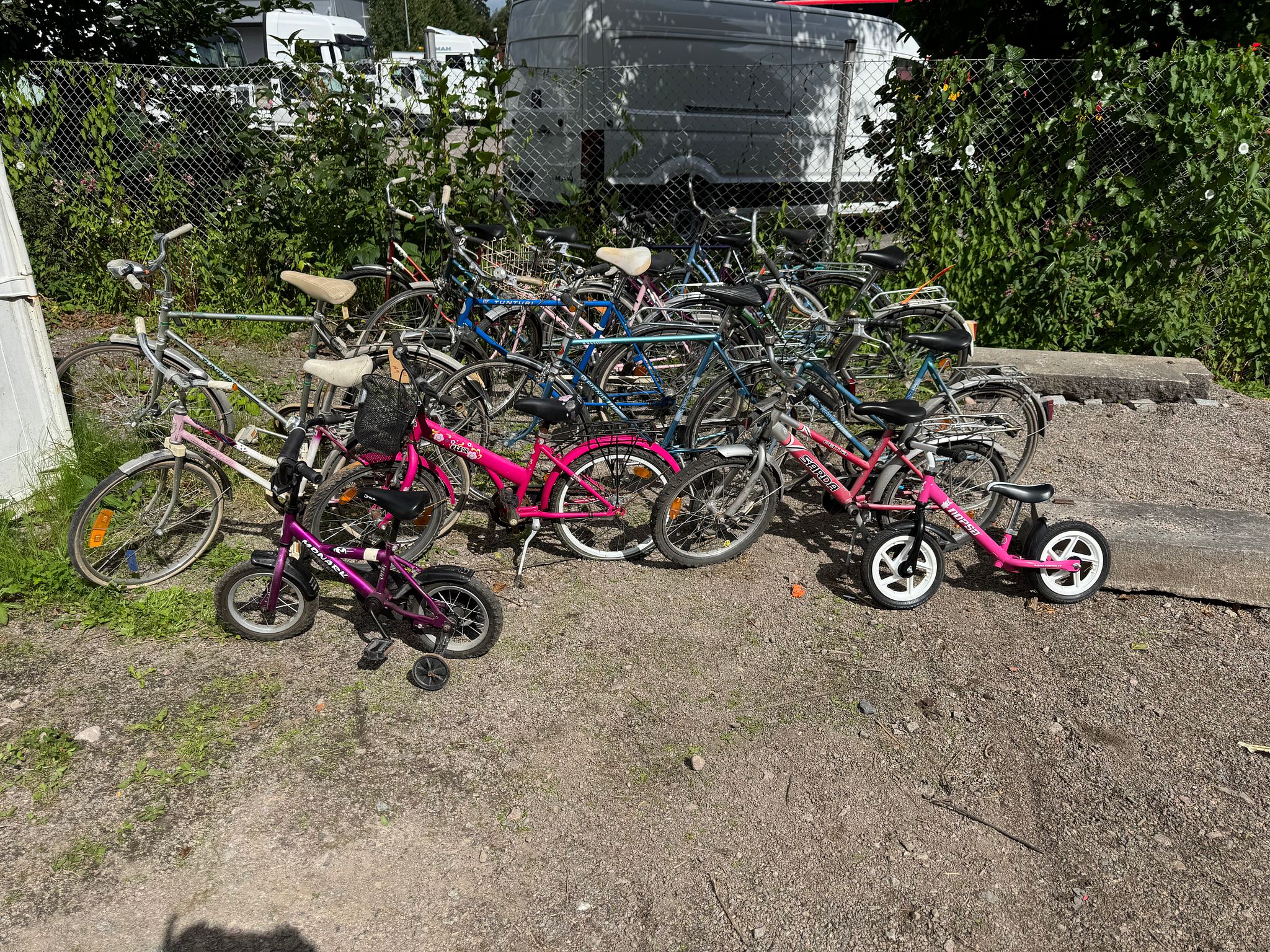 Image 1/4