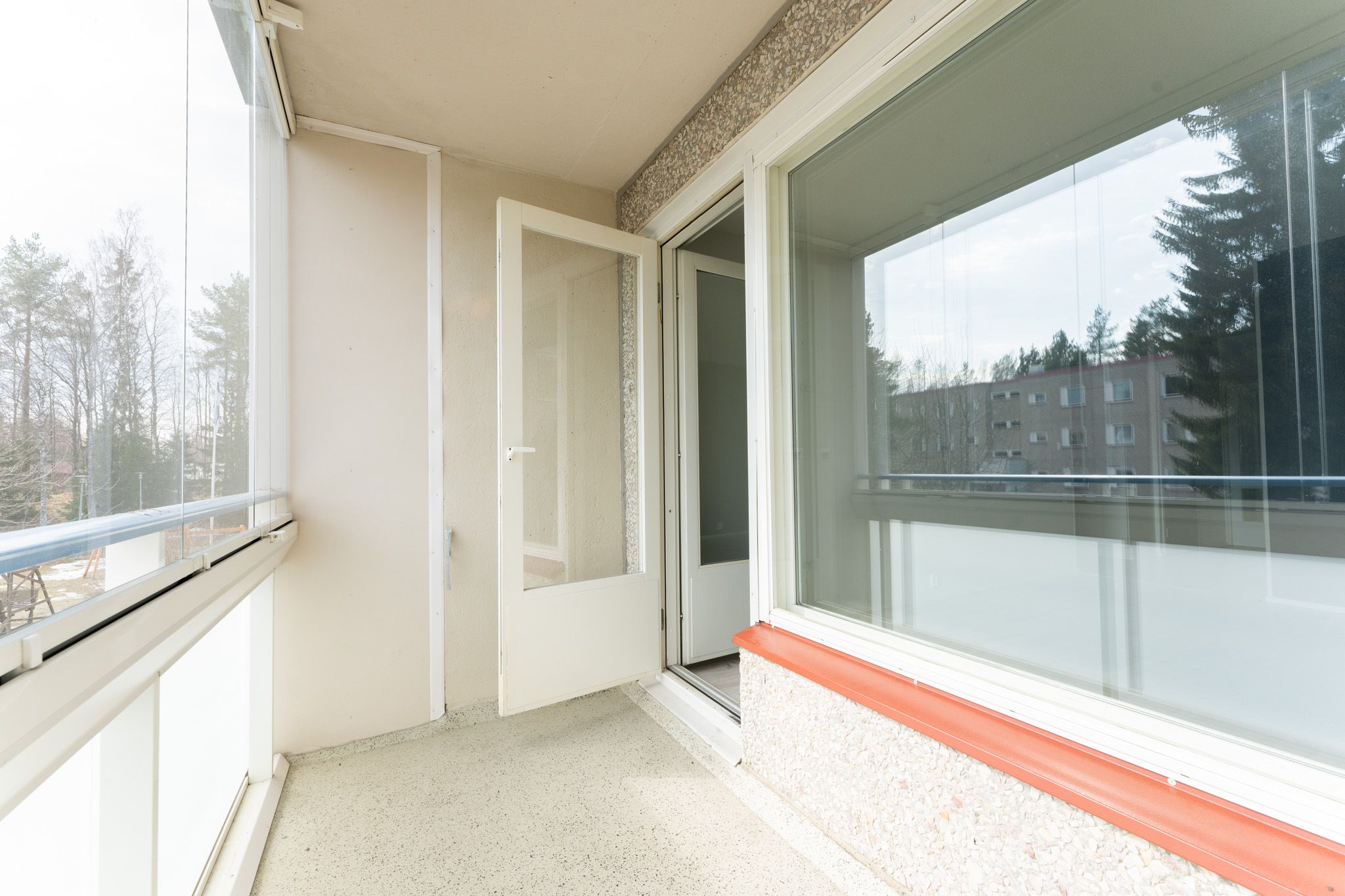 Image 5/9