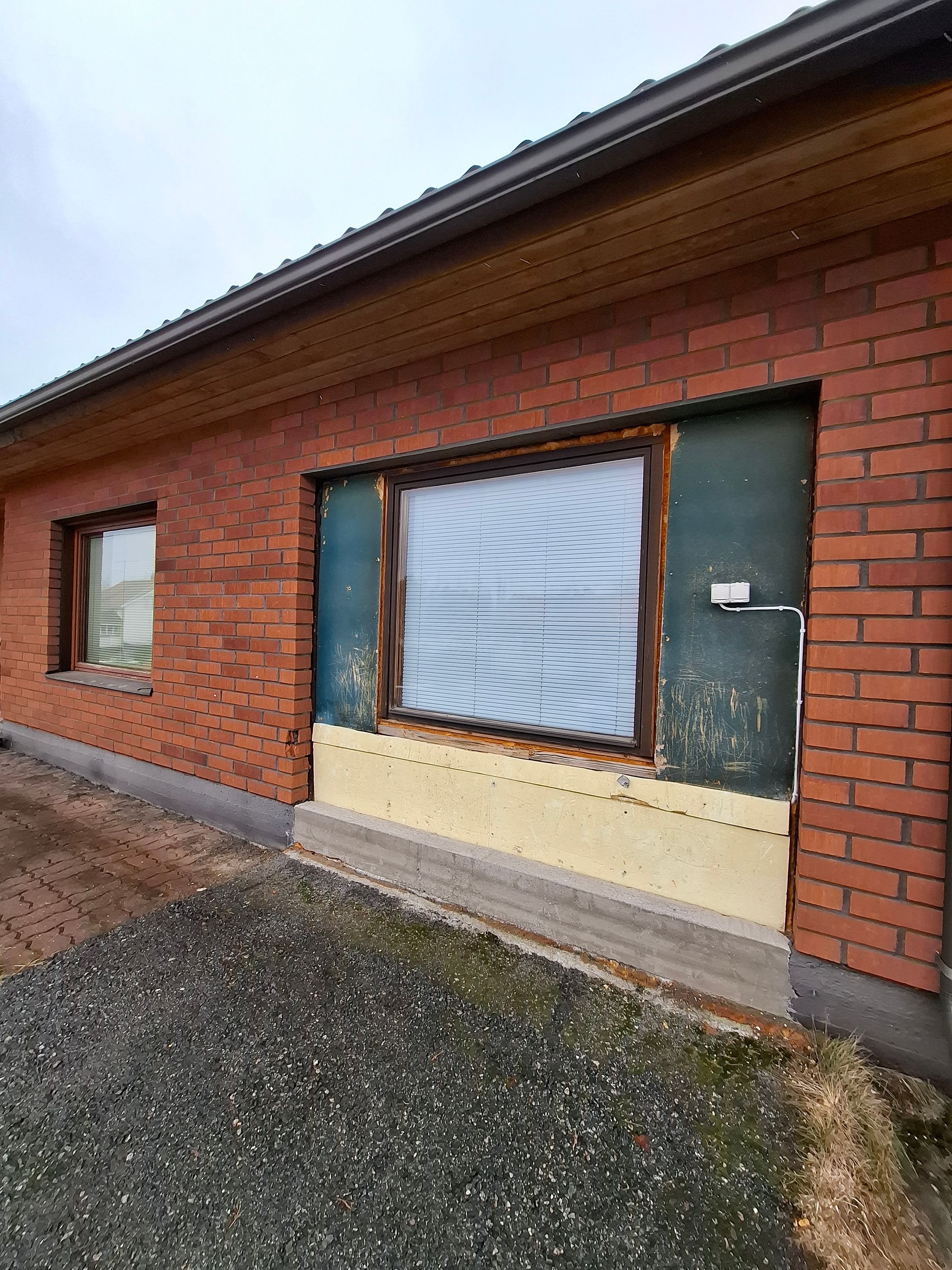 Image 4/46