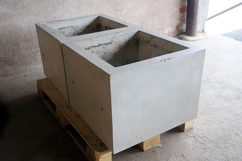 Image 3/8