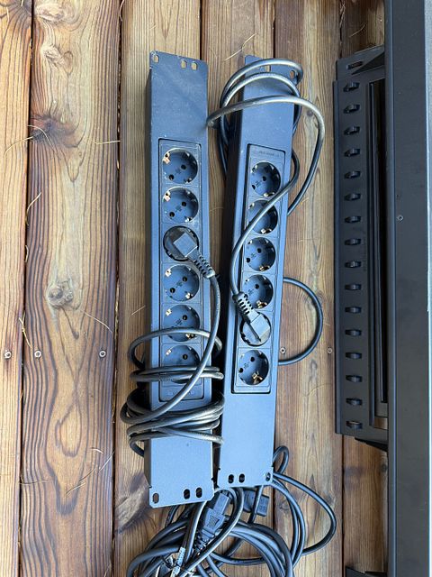 Image 2/6
