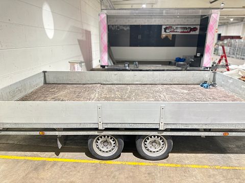 Image 5/8