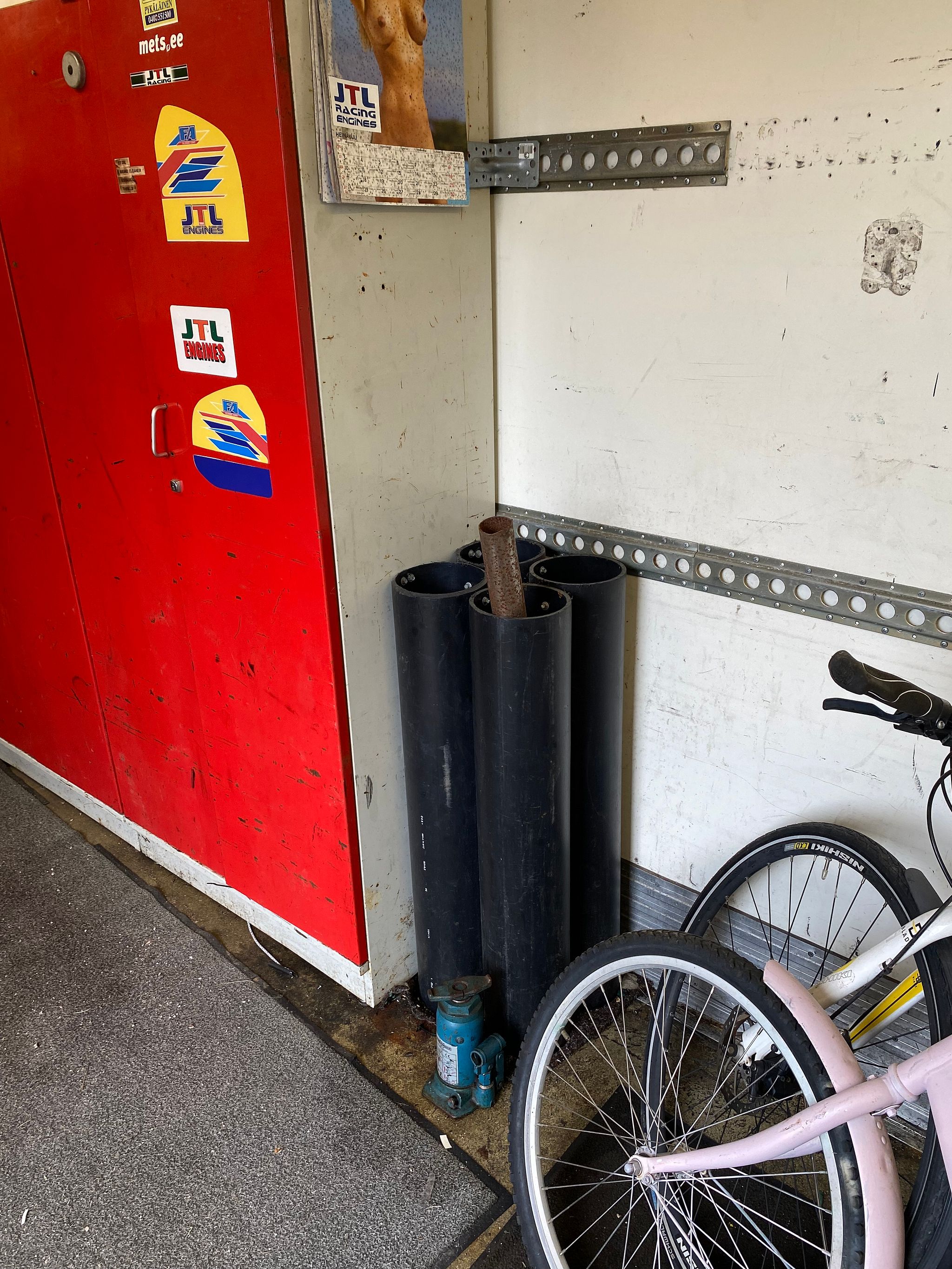 Image 8/12
