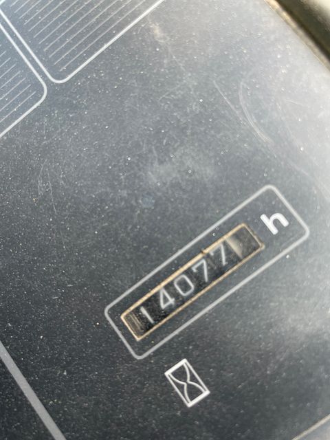 Image 6/10