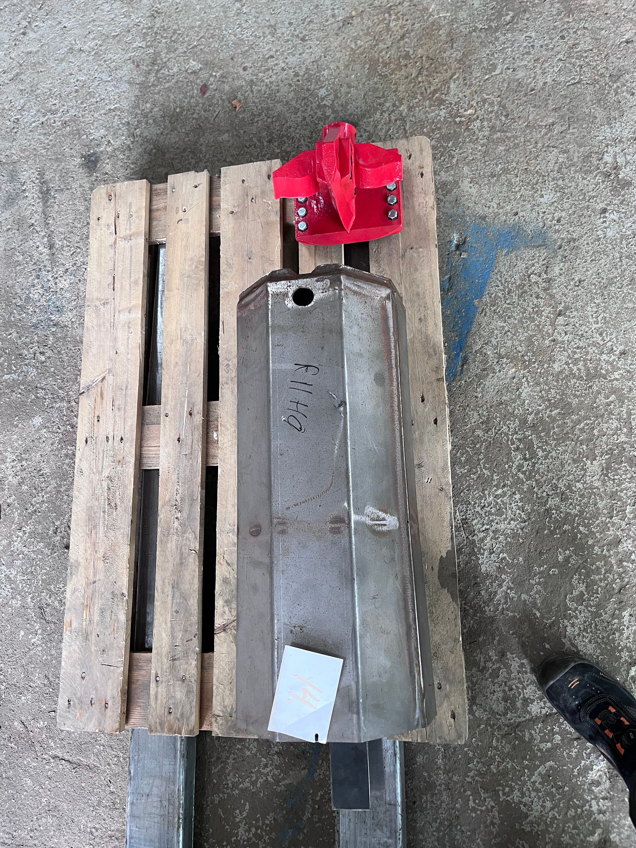 Image 4/8