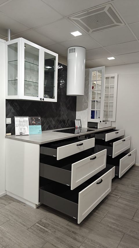 Image 7/10