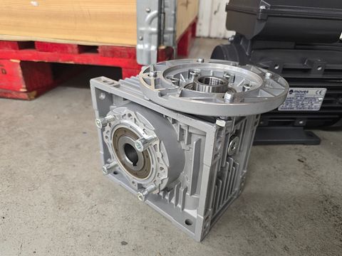 Image 6/9
