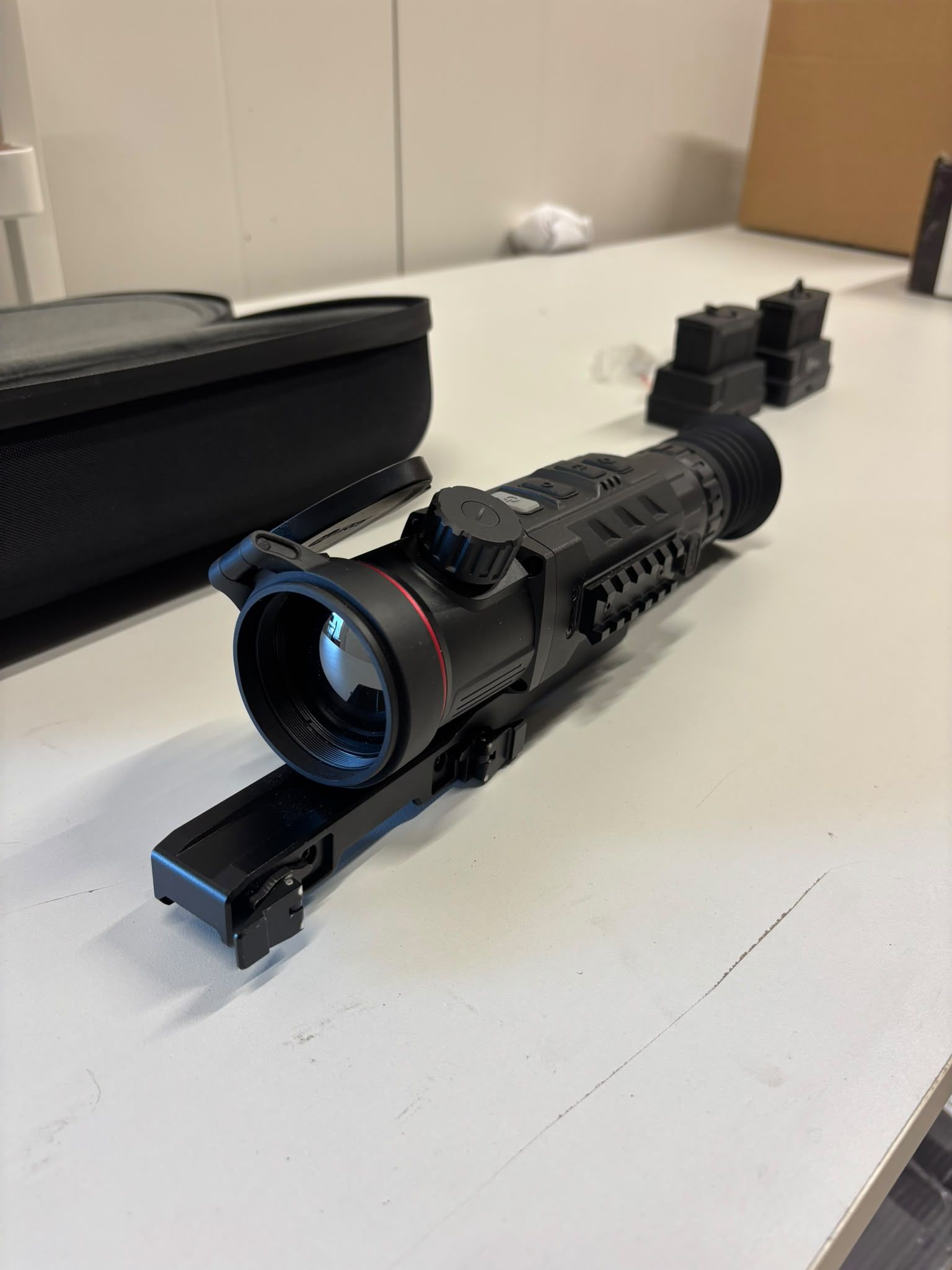 Image 2/6