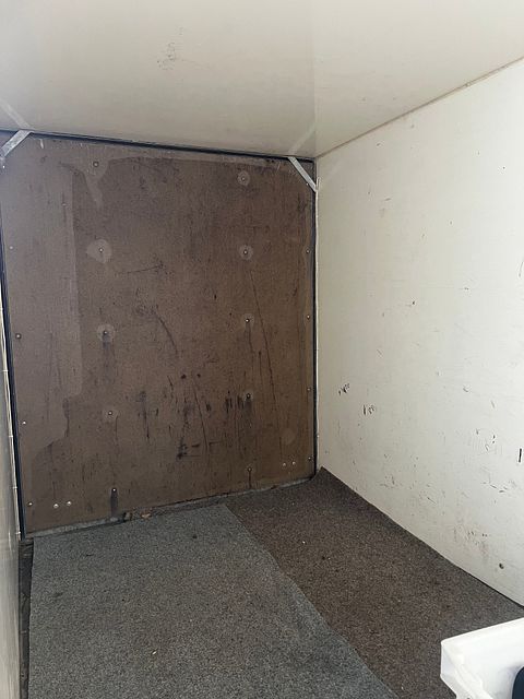 Image 6/6