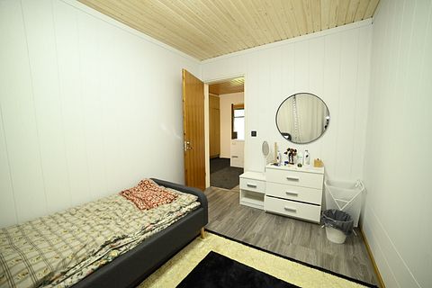 Image 10/36
