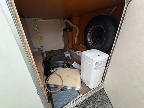 Image 8/33