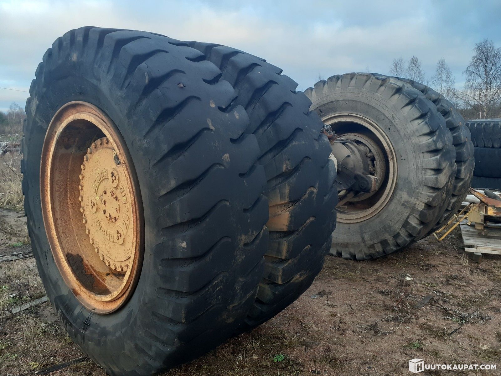 Euclid R85 taka-akselisto, Bridgestone 24.00-49 48PLY, Honkajoki ...