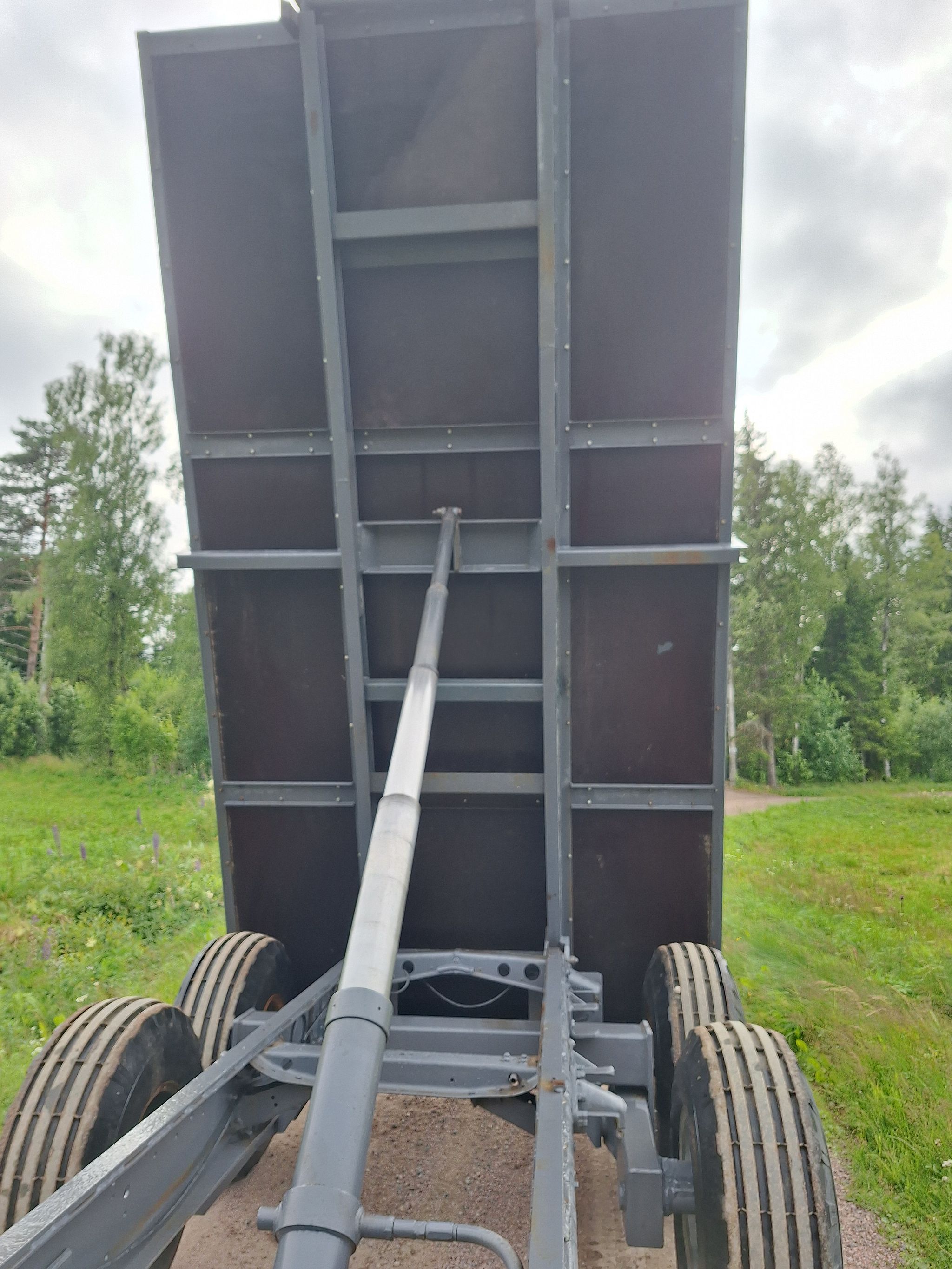 Image 8/12