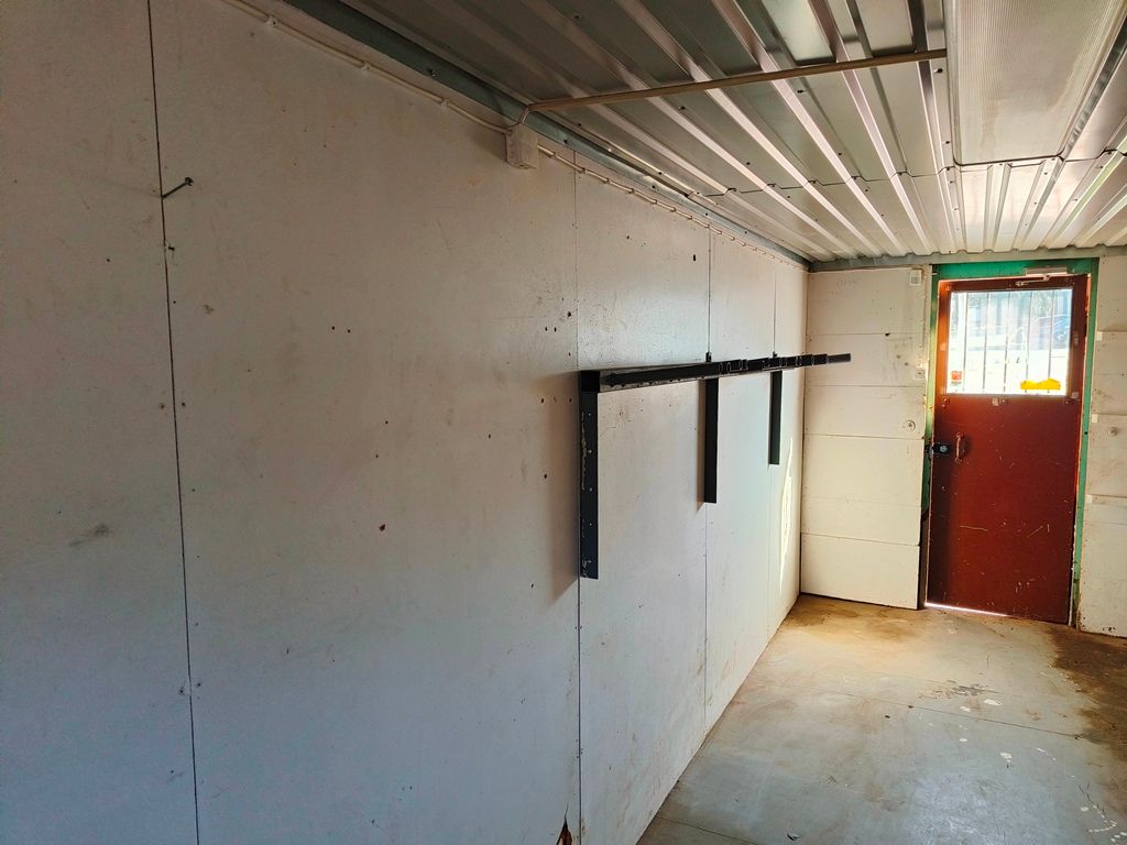Image 19/30