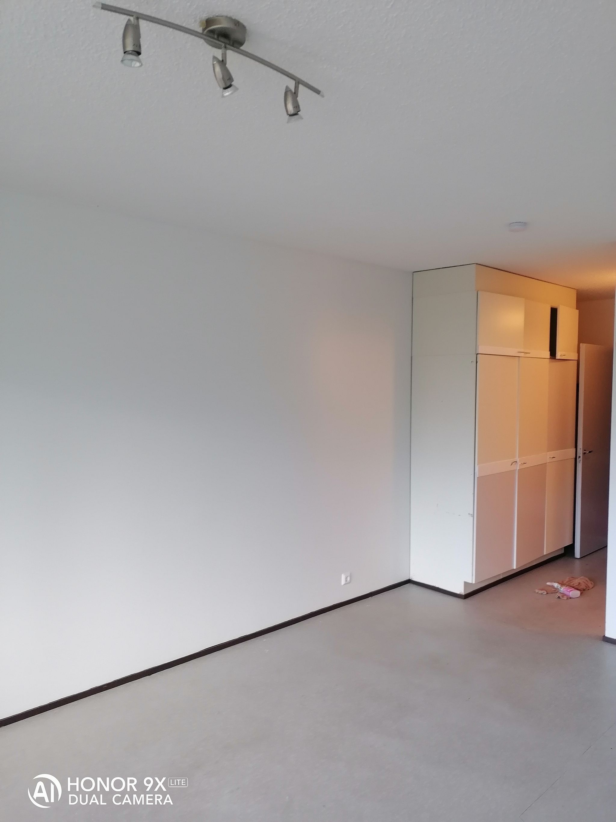 Image 8/19