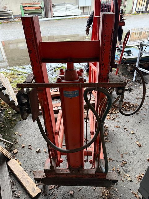 Image 4/15