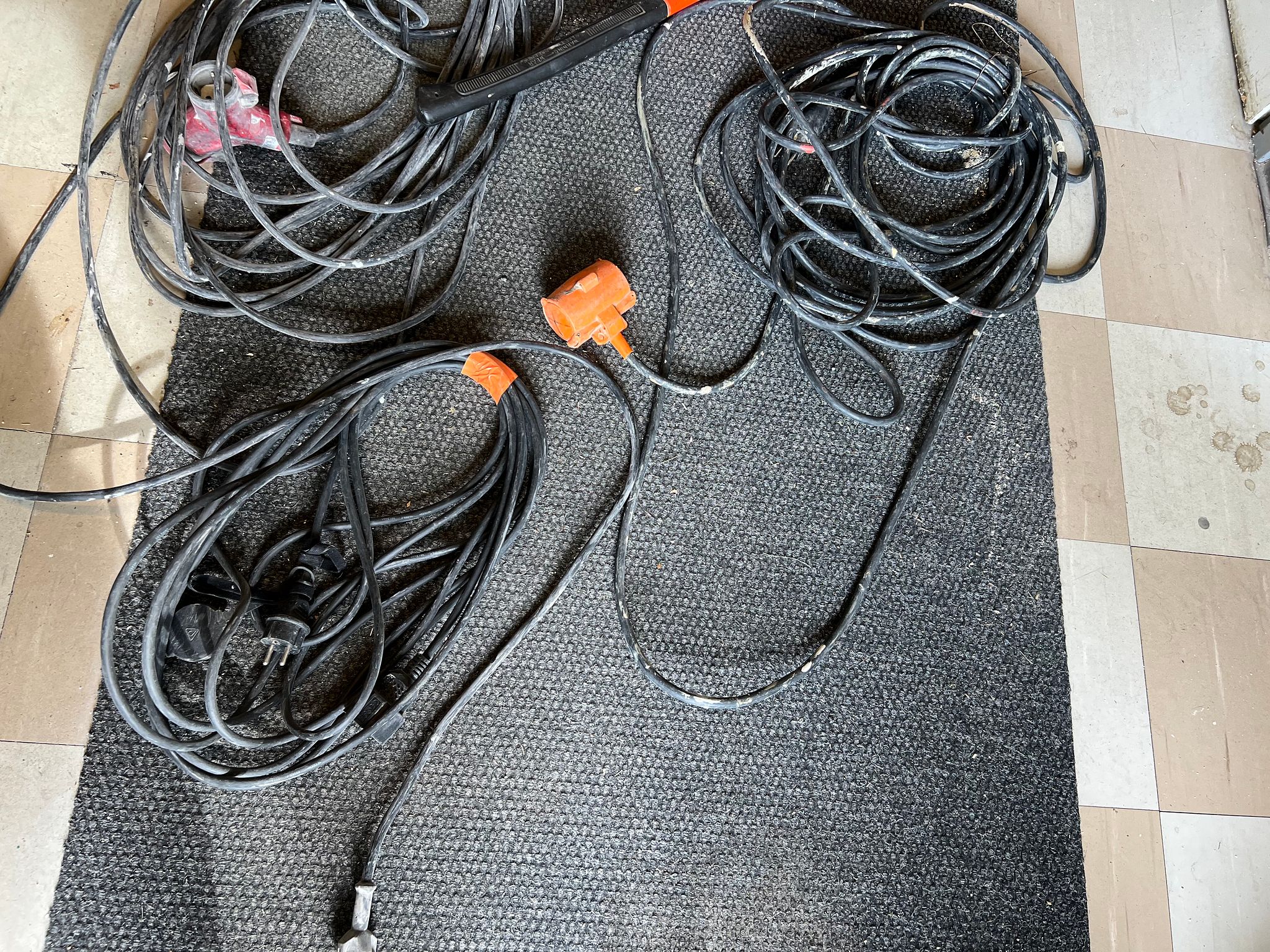 Image 2/8
