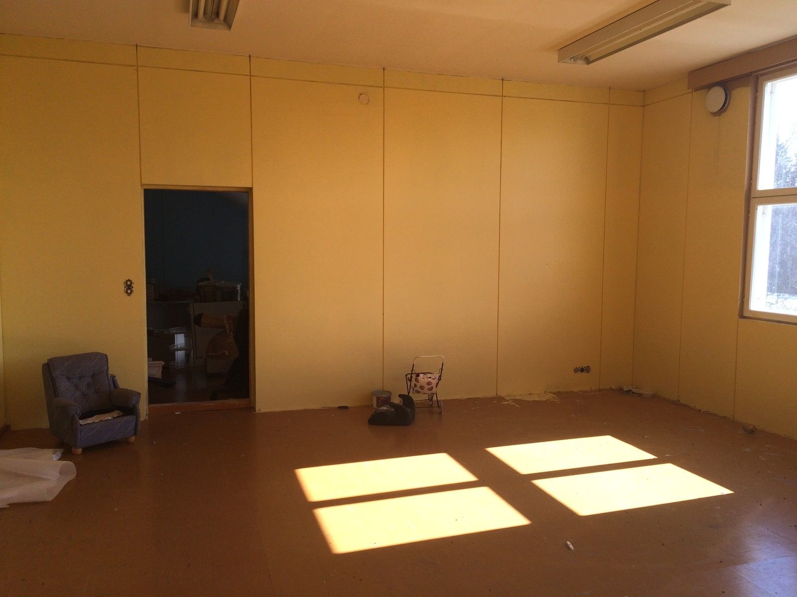 Image 8/50