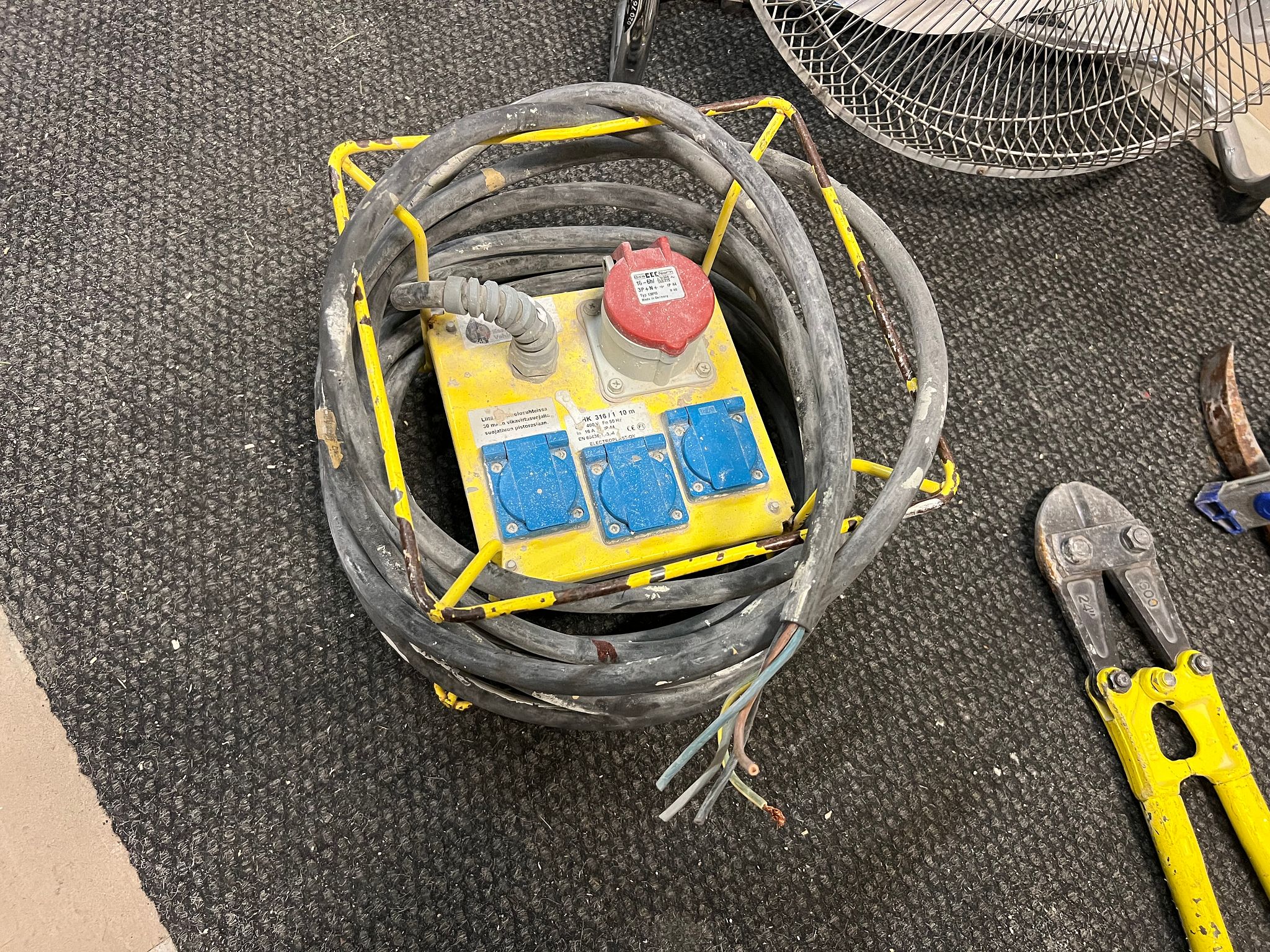 Image 6/12