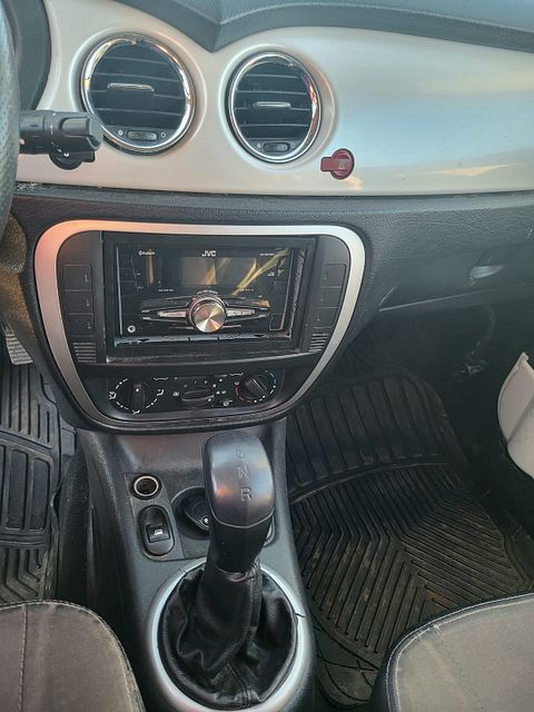 Image 8/12