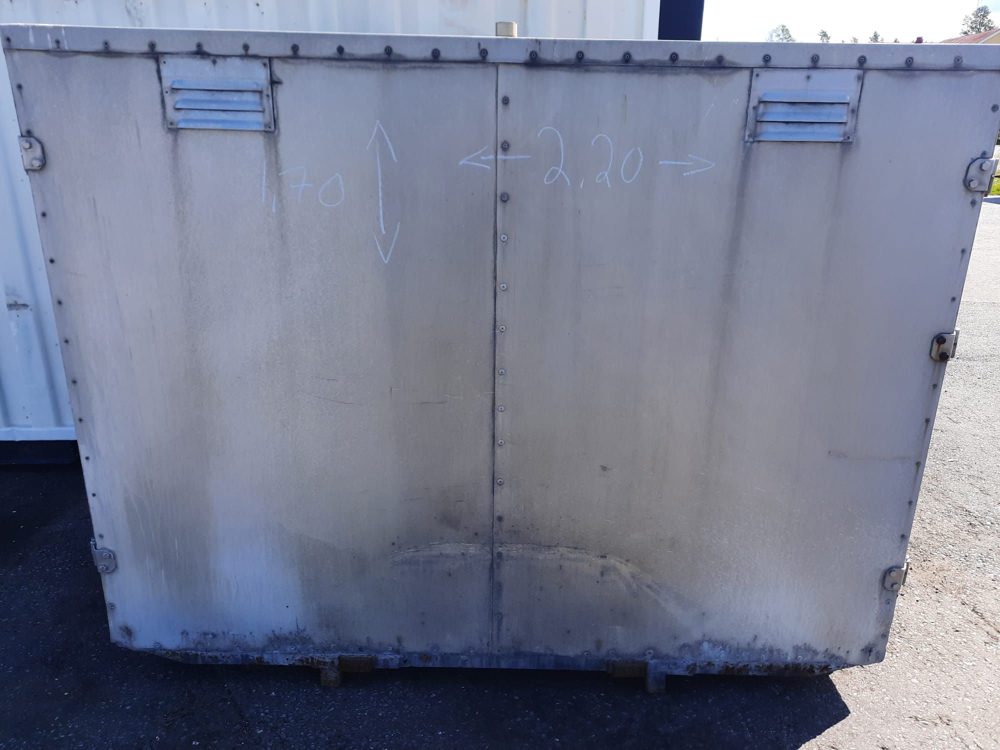 Image 4/6
