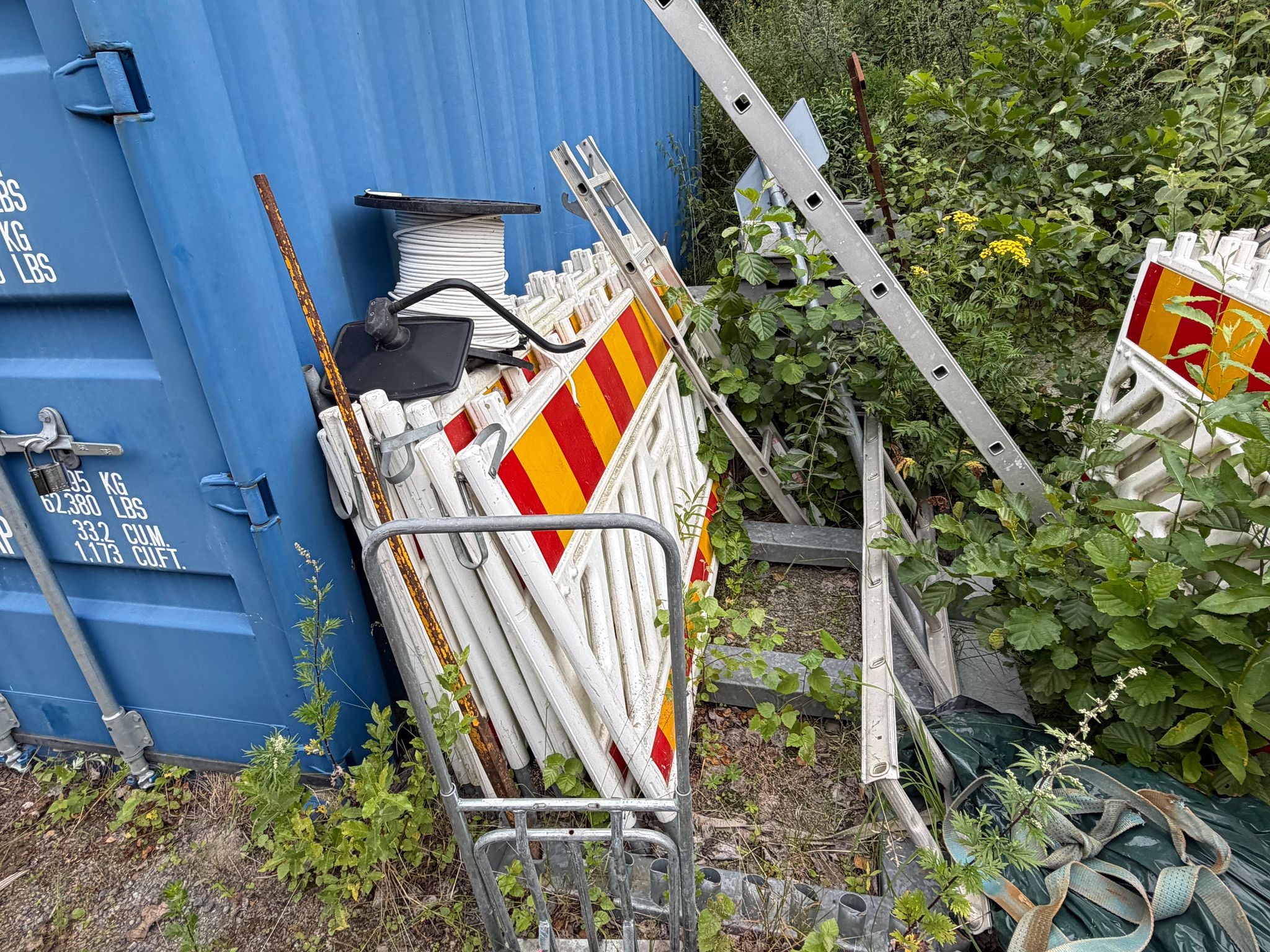 Image 2/6