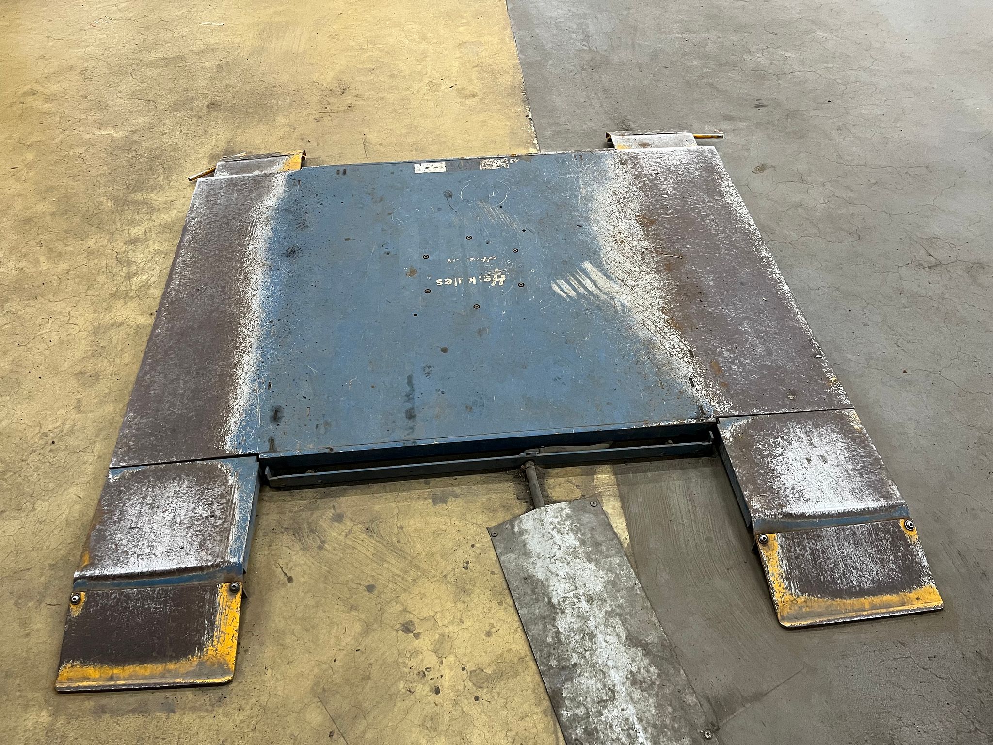 Image 3/4