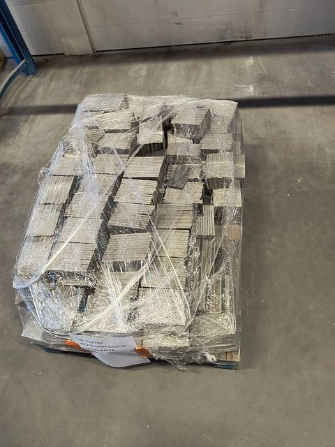 Image 2/4