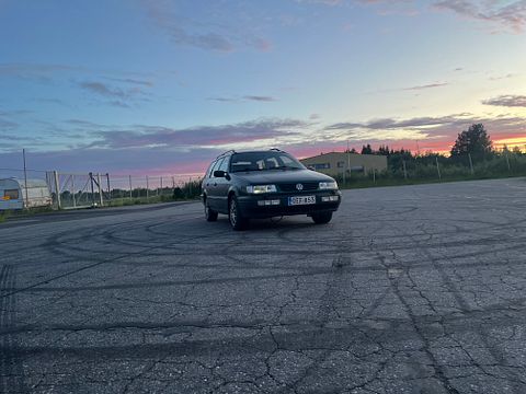 Image 1/12