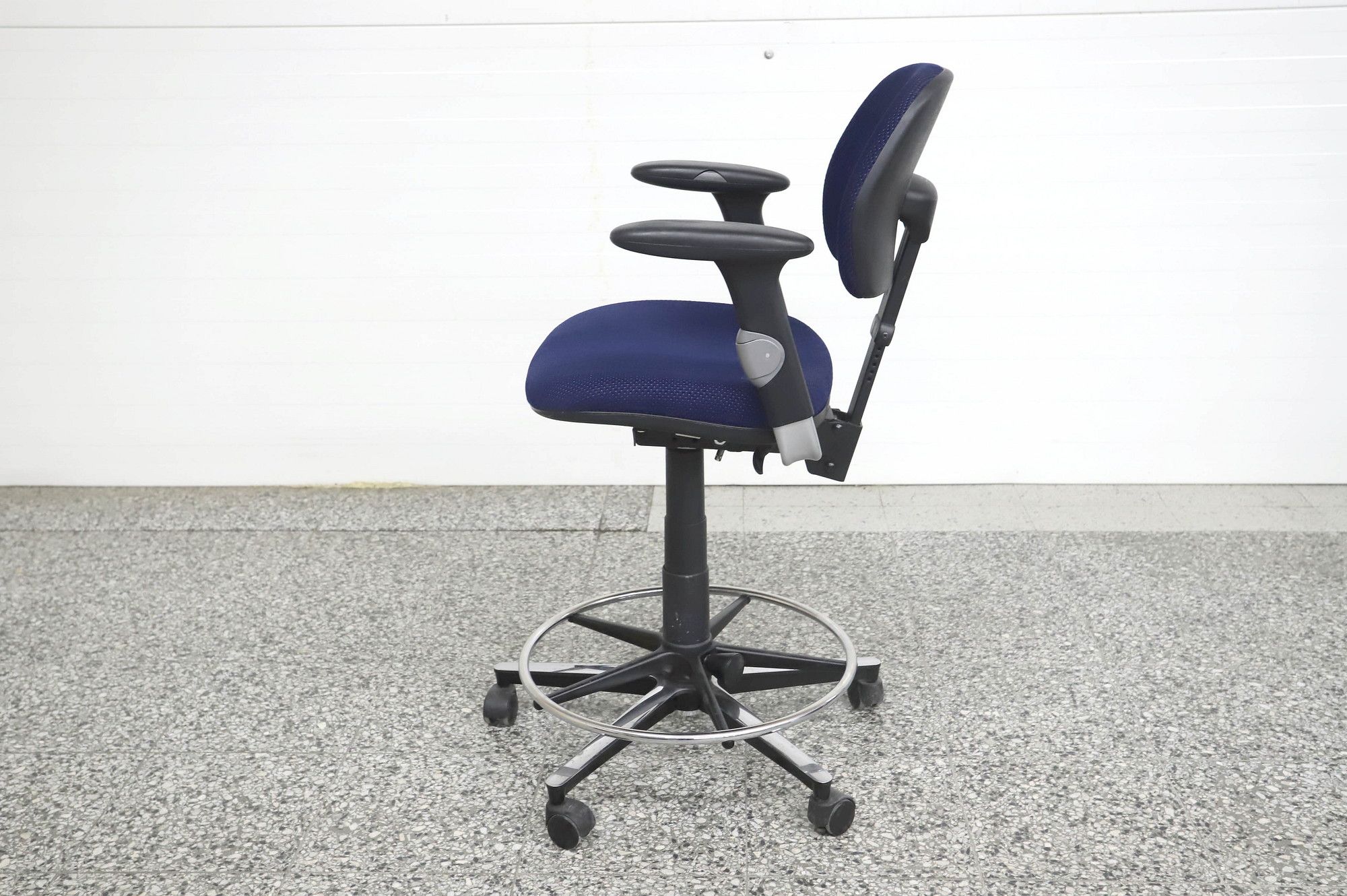 Image 4/12
