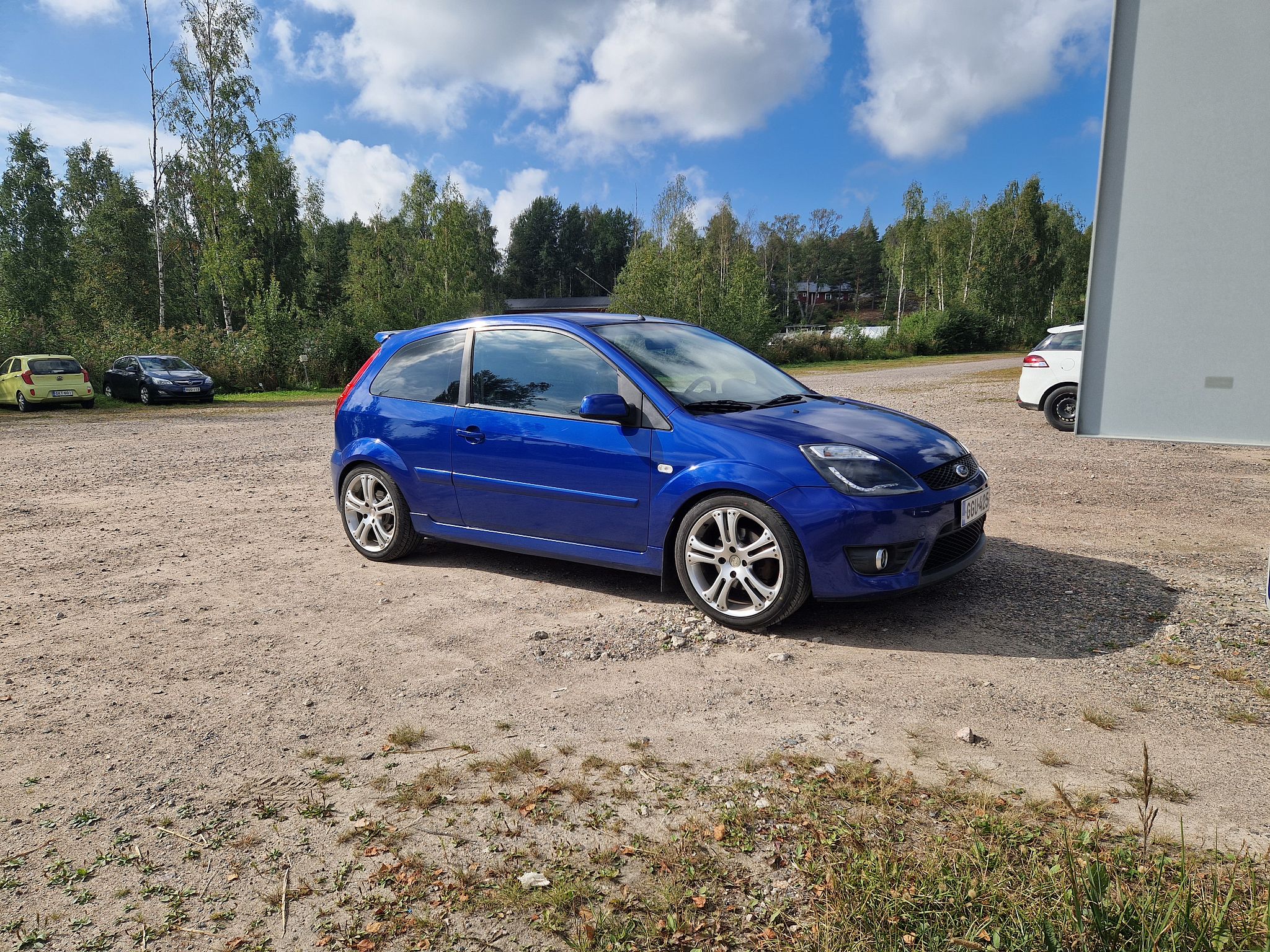 Image 2/8