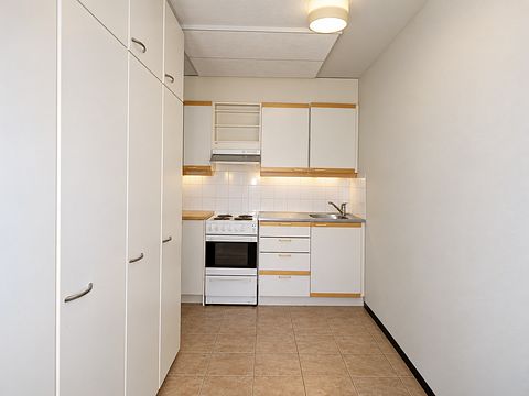 Image 8/10