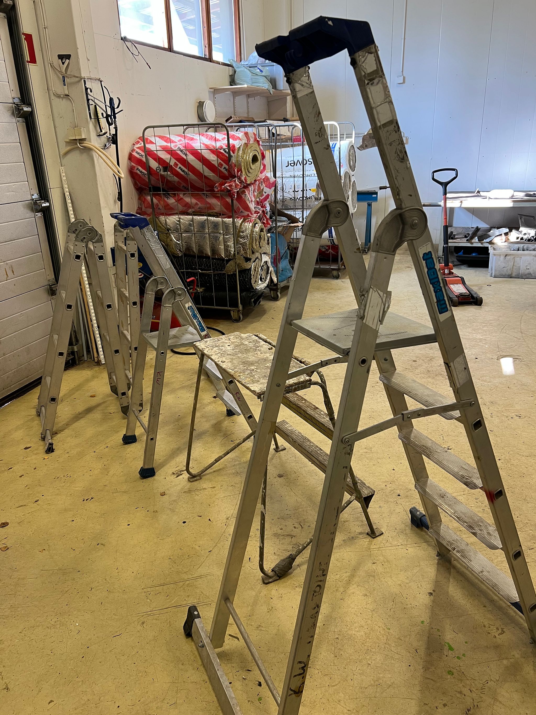 Image 8/12
