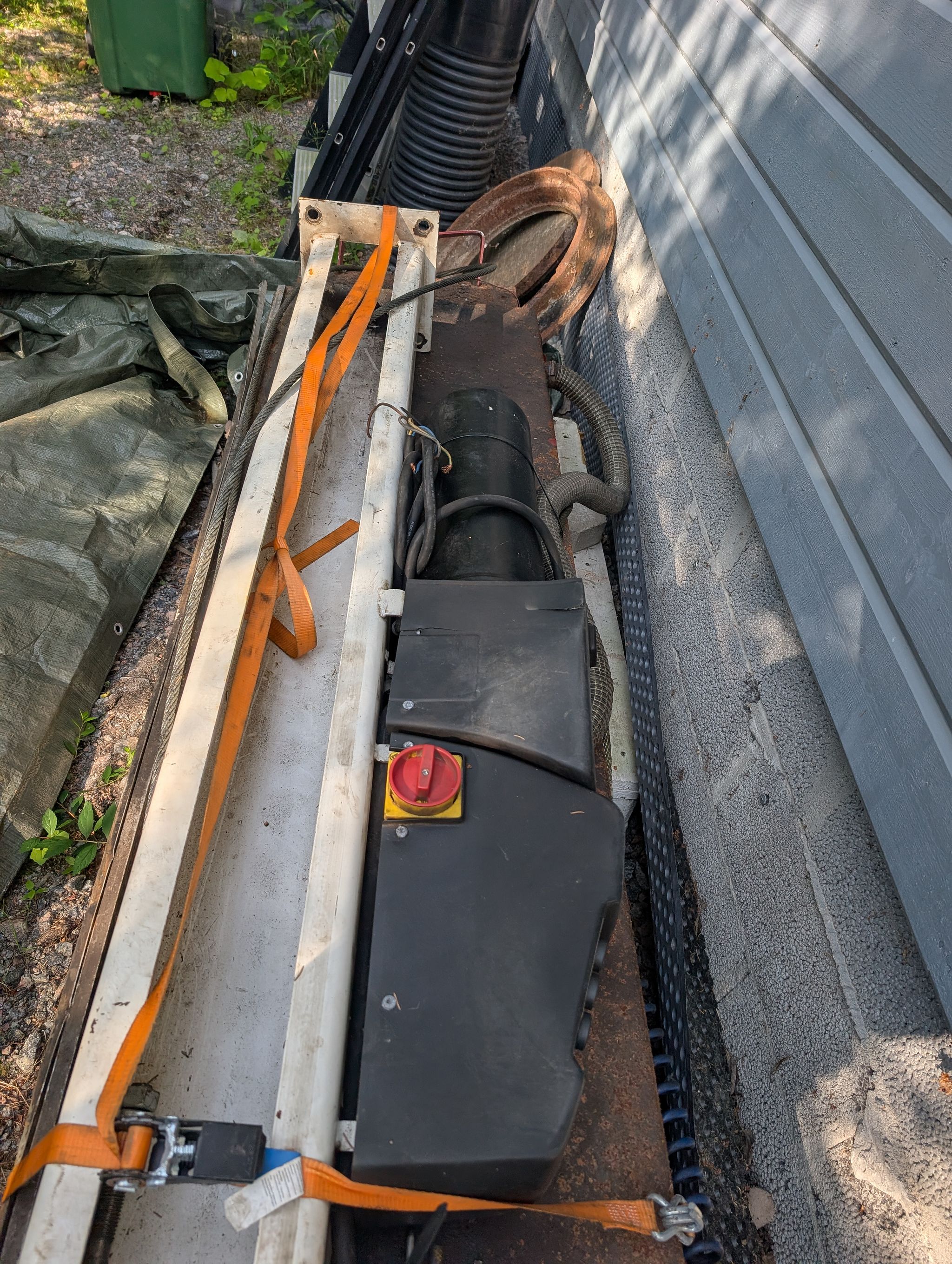 Image 4/8